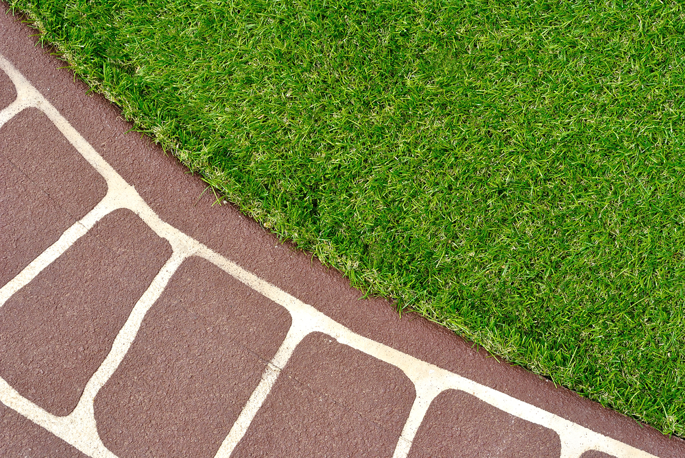 Real Grass VS Artificial Grass Landscaping: Pros and Cons